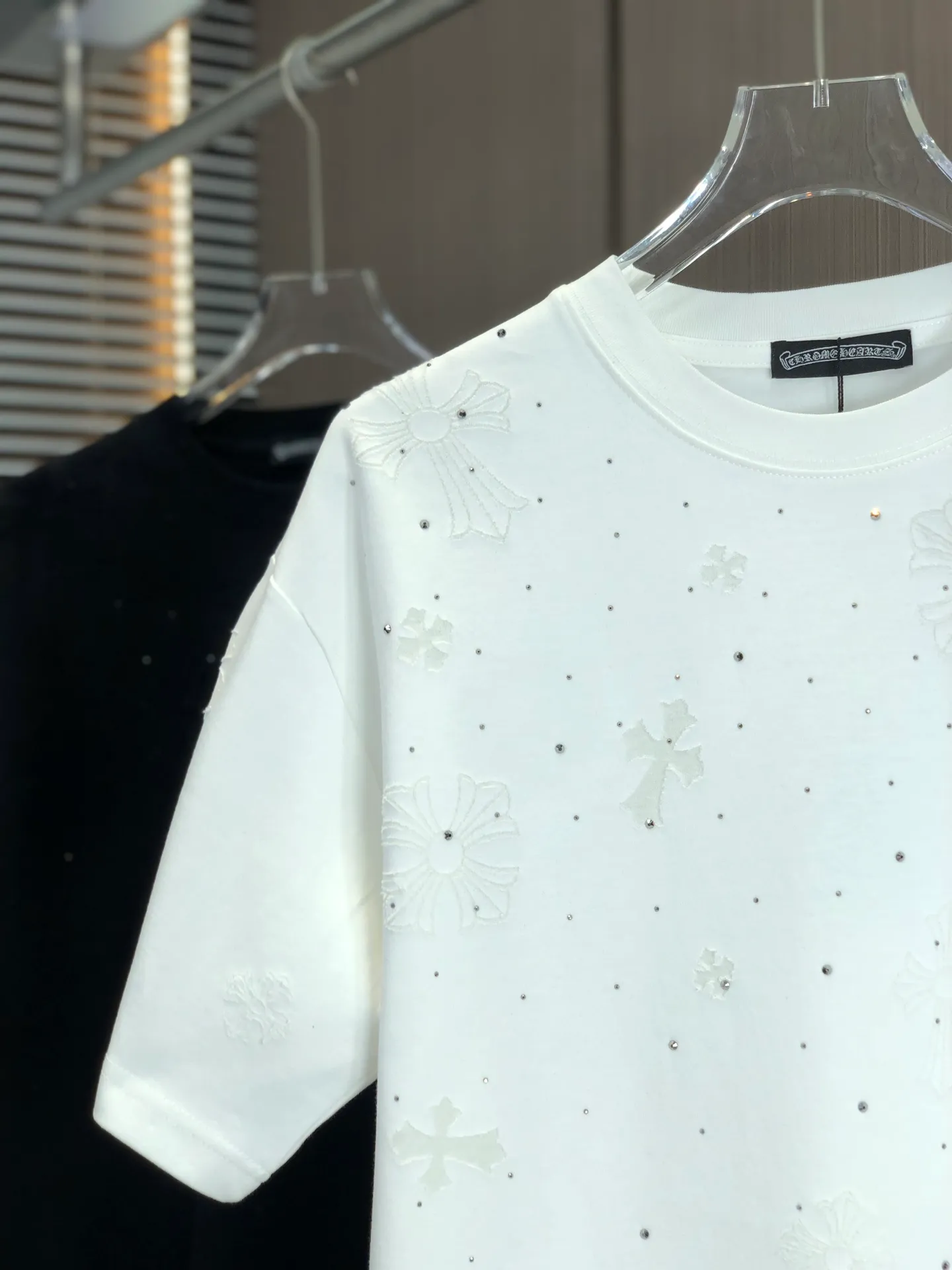 🅿️210 Cro 2025 Spring and Summer New Style Round Neck Short Sleeves Laser Burning Process ➕ Full Body Diamonds Made of High Weight 320g Double Yarn Combed Cotton Fabric Slightly Loose Fit The Fabric Feels Soft and Thick Same Style for Men and Women Color: Black White Code Number: SMLXLXXL